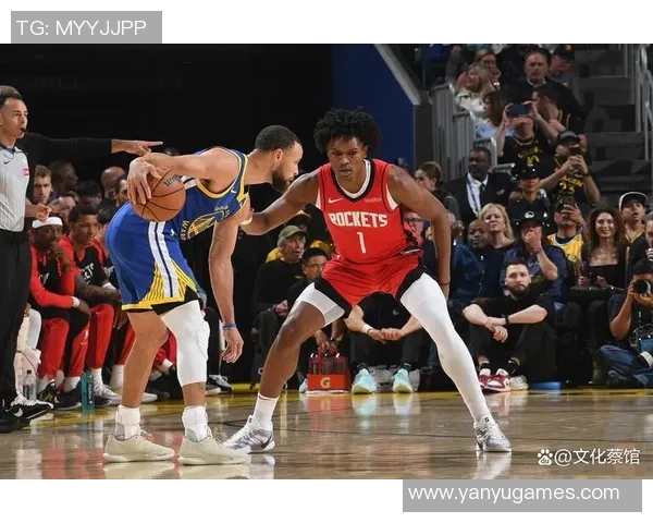 面对黄蜂强劲的二次进攻能力，火箭队应该如何调整内线防守策略？